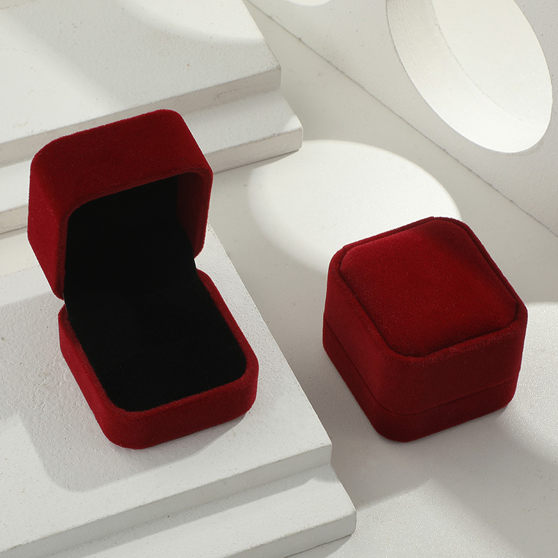 Square Red Engagement Velvet E - Body Jewelry Display reseña y precio