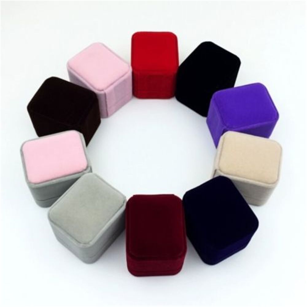Square Red Engagement Velvet E - Body Jewelry Display reseña y precio