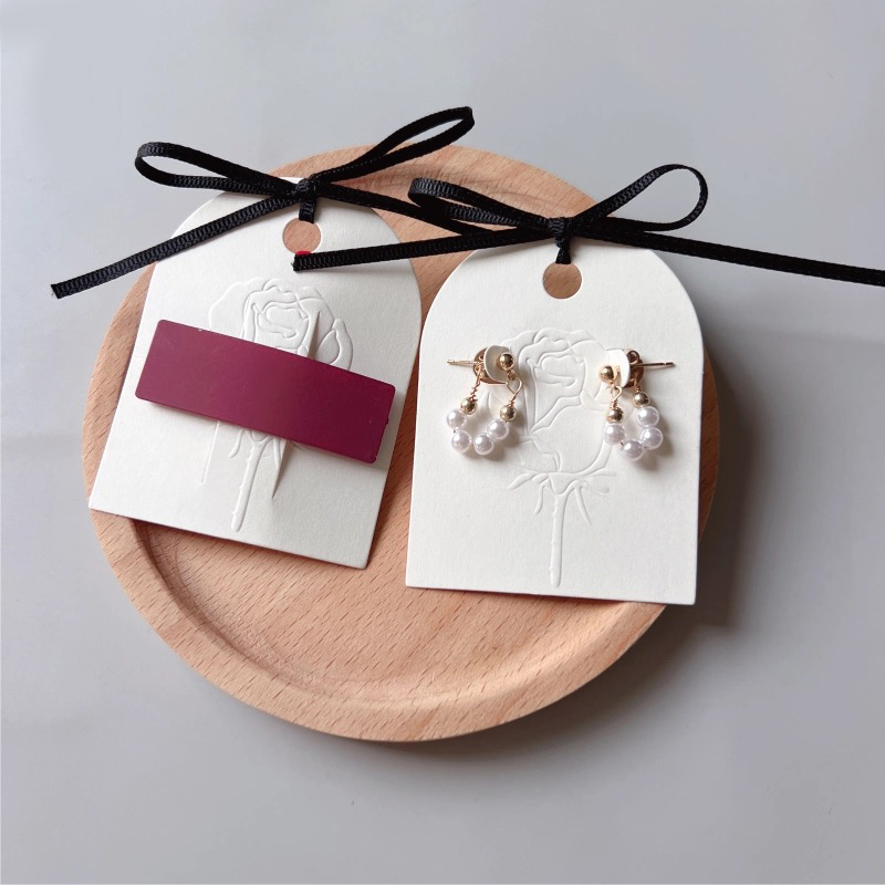 White Semi-Circle Embossed Ros - Body Jewelry Holder reseña y precio