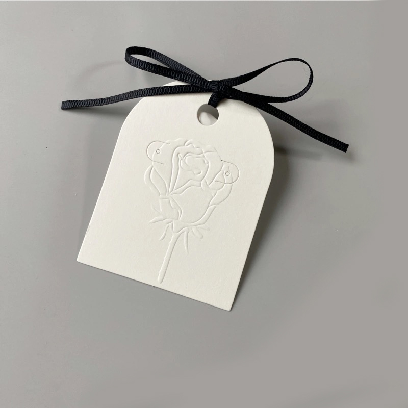 White Semi-Circle Embossed Ros - Body Jewelry Holder reseña y precio